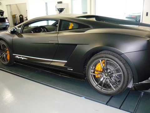 Lamborghini | Grandi Sconti | TechnoGlass Riparazione o sostituzione vetri auto. Installazione di pellicole riflettenti su edifici commerciali, residenziali, automobili
