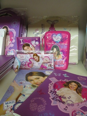 Oggetti Di Violetta Per La Scuola