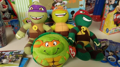 Vari pupazzi delle tartarughe ninja | Grandi Sconti | ABBIGLIAMENTO BAMBINO 0 - 16 ANNI