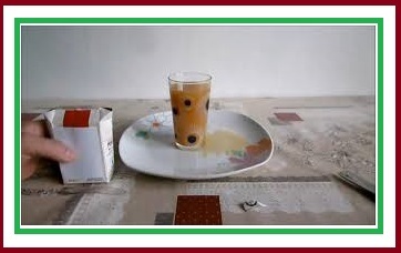Come Si Versa Il Latte O Il Succo Correttamente Dal Brick