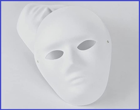 Vestiti in maschera vuota per teatro