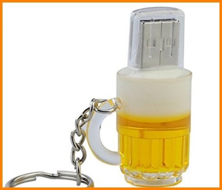 Giallo e Bianco Memoria Archiviazione dei Dati Beer Glass Bicchiere di Birra 8 GB USB Flash Pen Drive Memory Stick Chiavetta Pendrive 