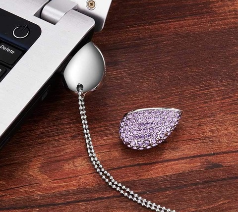 Chiavetta usb realizzata con glitter