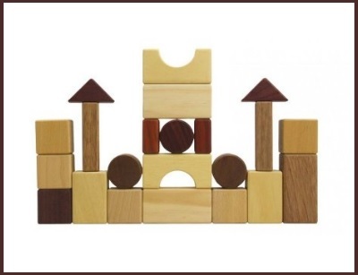 Cubi in legno naturale per costruzioni per bambini da 1 anno