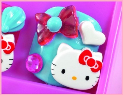 Decora le tue unghie con il set di hello kitty