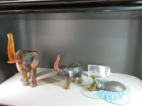 Elefanti e ippopotamo in vetro
