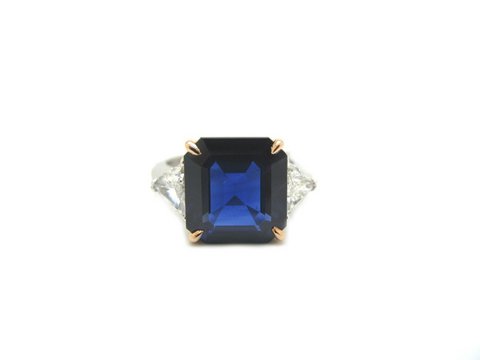 Anello zaffiro square e diamanti trilliant lugano