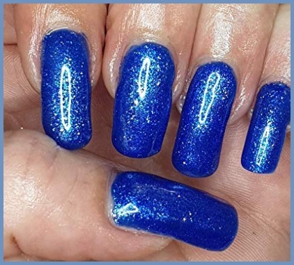 Smalti unghie dal colore blu