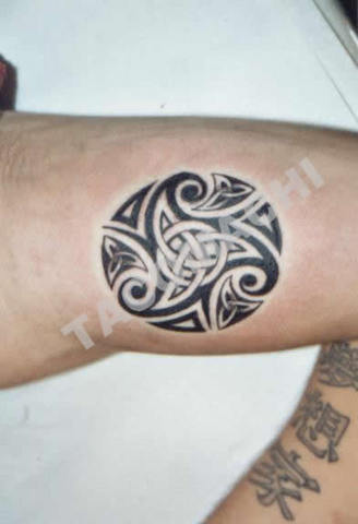 Tattoo maori realistico fantastico