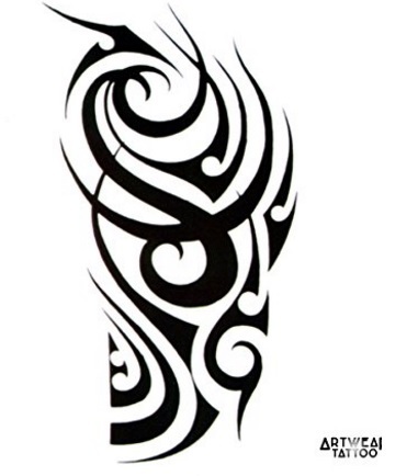 Tattoo realistico e ben fatto tribale braccio