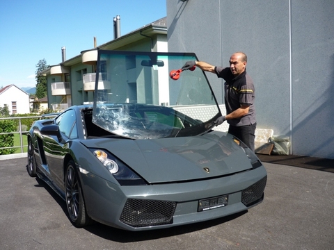 Lamborghini | Grandi Sconti | TechnoGlass Riparazione o sostituzione vetri auto. Installazione di pellicole riflettenti su edifici commerciali, residenziali, automobili