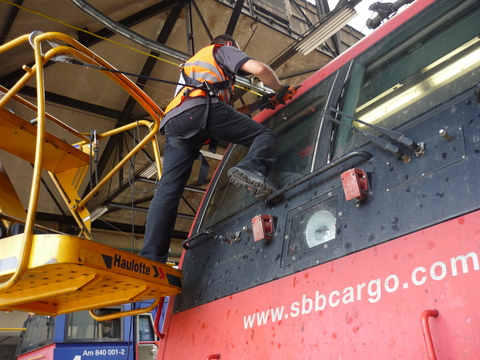 Locomotore sbb | Grandi Sconti | TechnoGlass Riparazione o sostituzione vetri auto. Installazione di pellicole riflettenti su edifici commerciali, residenziali, automobili