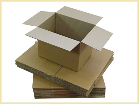 Inscatolare per trasloco con scatole di cartone